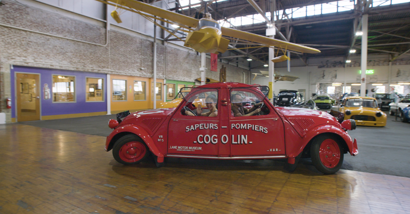 Illustration for article titled This Two-Headed Citroën 2CV Fire Vehicle Is A Weird, Symmetrical Hero
